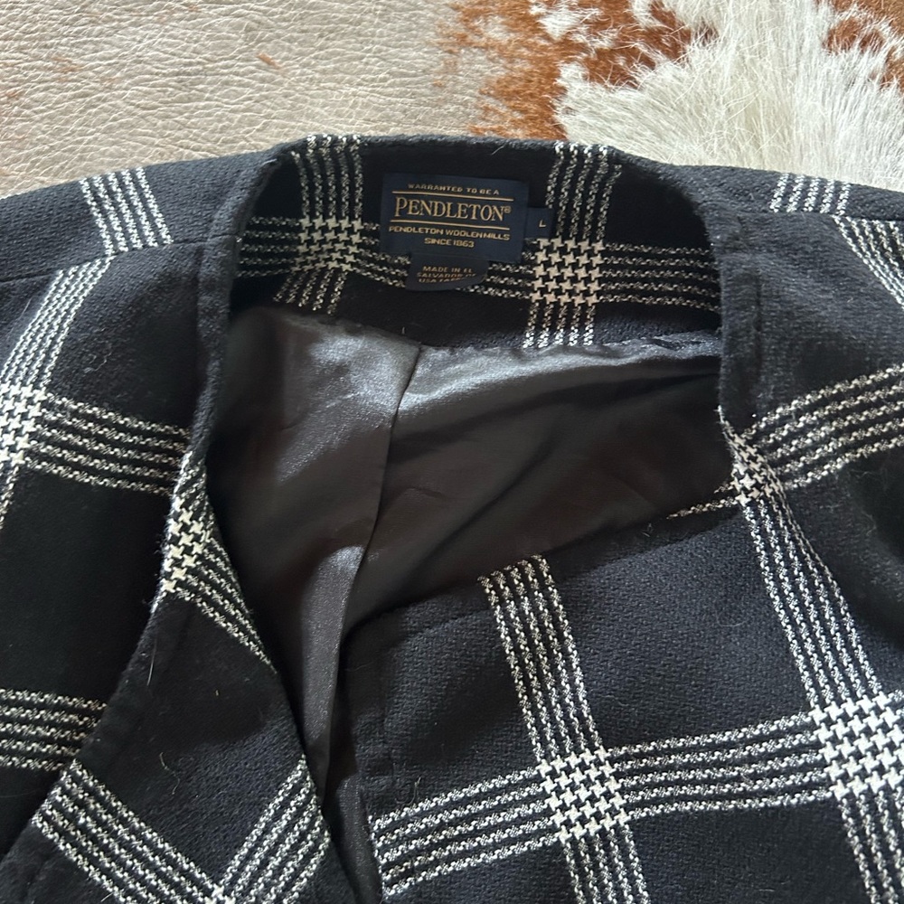 Pendleton Vest - Picture 2 of 2